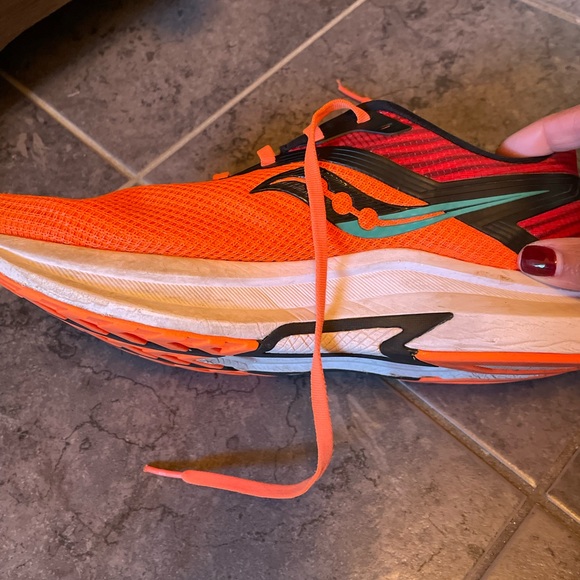 Men’s excellent condition running sneakers - Picture 2 of 2